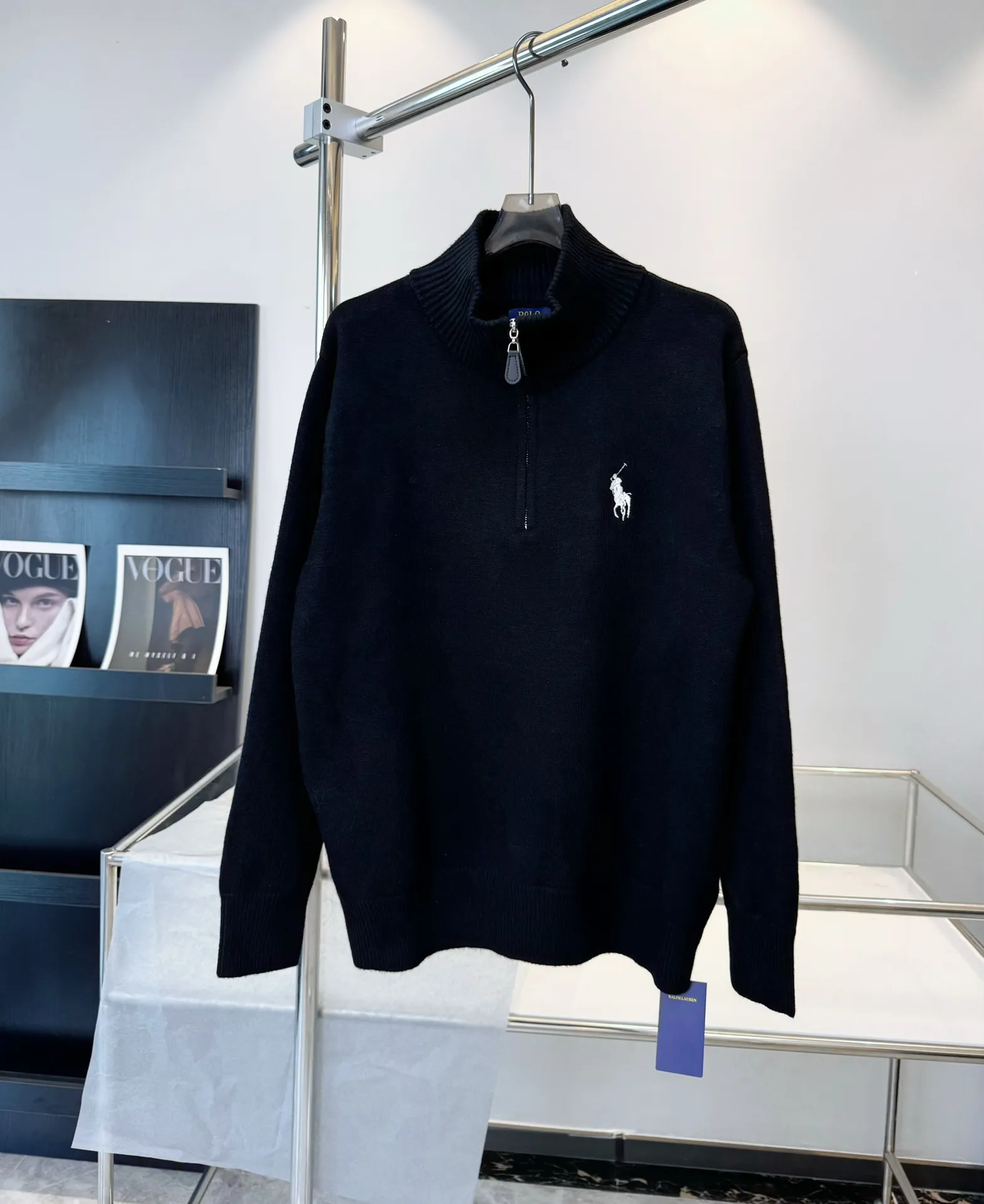 P276 Style number: D169 RALPH LAUREN/Ralph Lauren classic war horse small label embroidery logo Paul polo high collar pullover half-zip knitted sweater, high-density LOGO embroidery on the chest, original customization of tag accessories. Made of pure cotton yarn 🧶 blended with wool, pure cotton is skin-friendly and comfortable, small label war horse embroidered turtleneck sweater 🐎 high quality. Follow the blogger to learn how to wear it! Let’s buy a Ralph Lauren knitted sweater. It’s a super hard-to-find series after it became popular. It’s hard to find one on the official website. It’s simple and practical, with a lazy and loose feel. The thickened fabric has a more texture, soft and delicate feel, and a loose fit. Whether worn alone or layered, you can wear a simple one to create different styles of fashion!  Color: Black Khaki Size: Picture 9